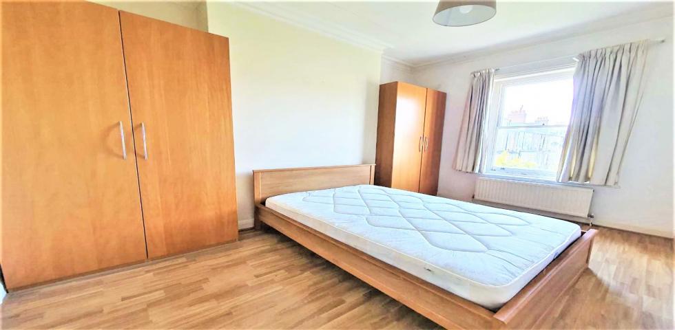 			2 Bedroom, 1 bath, 1 reception Flat			 Brondesbury Road, QUEENS PARK